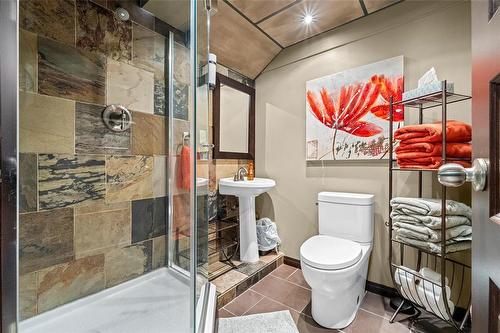 264 De La Seigneurie Boulevard, Winnipeg, MB - Indoor Photo Showing Bathroom