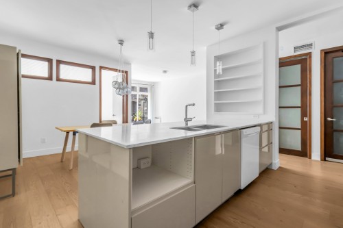 Kitchen - 2-1203 Rue St-Christophe, Montréal (Ville-Marie), QC - Indoor Photo Showing Kitchen With Double Sink With Upgraded Kitchen