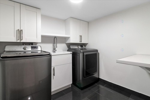 Salle de lavage - 922 Av. Dunlop, Montréal (Outremont), QC - Indoor Photo Showing Laundry Room