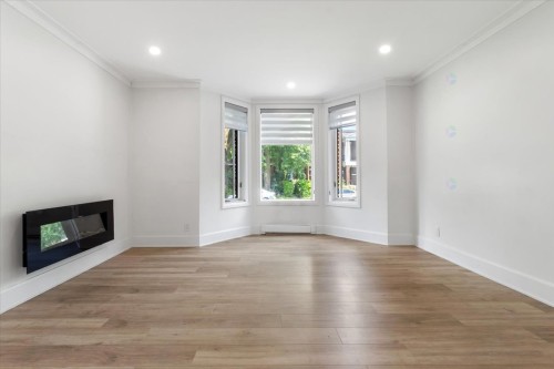 Salon - 922 Av. Dunlop, Montréal (Outremont), QC - Indoor With Fireplace