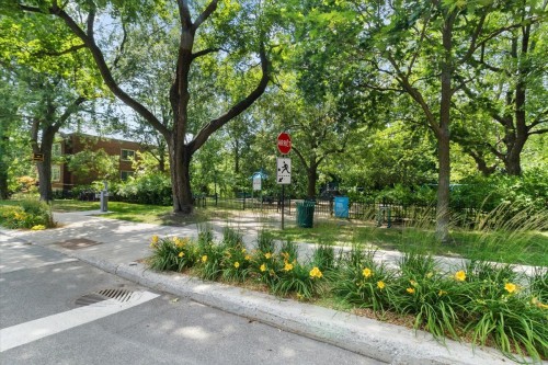 À proximité - 922 Av. Dunlop, Montréal (Outremont), QC - Outdoor