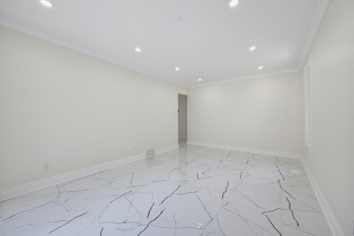 Salle familiale - 138 Rue Stéphanie, Dollard-Des-Ormeaux, QC - Indoor Photo Showing Other Room