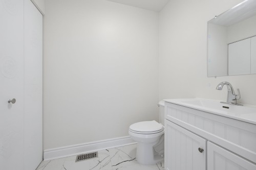 Salle d'eau - 138 Rue Stéphanie, Dollard-Des-Ormeaux, QC - Indoor Photo Showing Bathroom