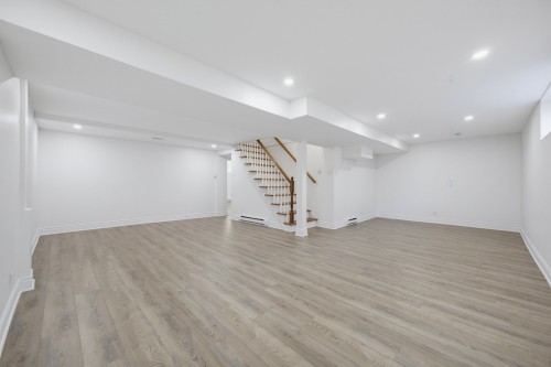 Salle de jeux - 138 Rue Stéphanie, Dollard-Des-Ormeaux, QC - Indoor Photo Showing Other Room