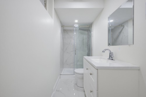 Salle de bains - 138 Rue Stéphanie, Dollard-Des-Ormeaux, QC - Indoor Photo Showing Bathroom