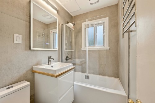 Bathroom - 8800  - 8804 Rue St-Hubert, Montréal (Ahuntsic-Cartierville), QC 