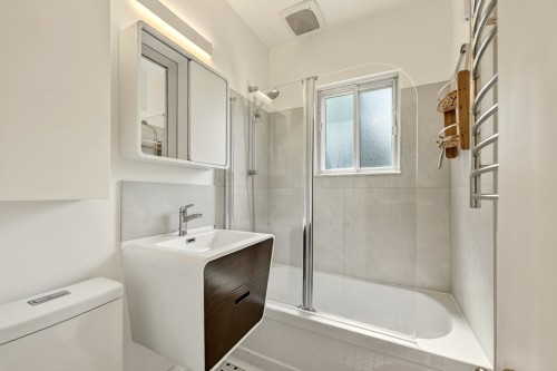 Bathroom - 8800  - 8804 Rue St-Hubert, Montréal (Ahuntsic-Cartierville), QC 
