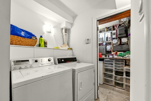Laundry - 8800  - 8804 Rue St-Hubert, Montréal (Ahuntsic-Cartierville), QC 
