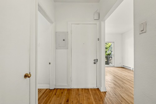 Mud Room - 8800  - 8804 Rue St-Hubert, Montréal (Ahuntsic-Cartierville), QC 