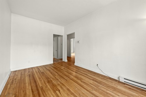 Living Room - 8800  - 8804 Rue St-Hubert, Montréal (Ahuntsic-Cartierville), QC 