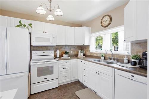 66 Hawkins Cr, Winnipeg, MB - Indoor Photo Showing Kitchen With Double Sink