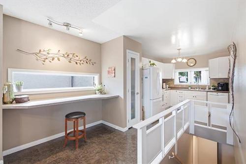 66 Hawkins Cr, Winnipeg, MB - Indoor Photo Showing Kitchen