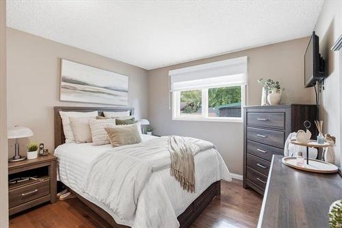66 Hawkins Cr, Winnipeg, MB - Indoor Photo Showing Bedroom