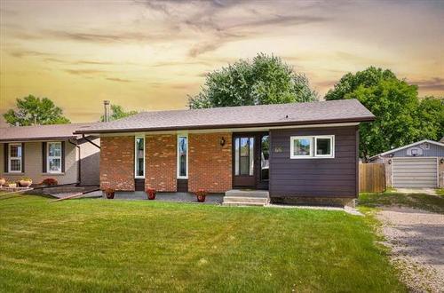 66 Hawkins Cr, Winnipeg, MB - Outdoor
