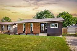 66 Hawkins CR  Winnipeg, MB R2N 1G9