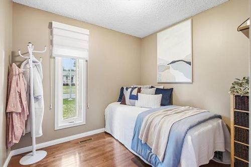 66 Hawkins Cr, Winnipeg, MB - Indoor Photo Showing Bedroom