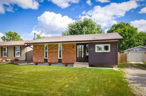 66 Hawkins Cr, Winnipeg, MB - Outdoor
