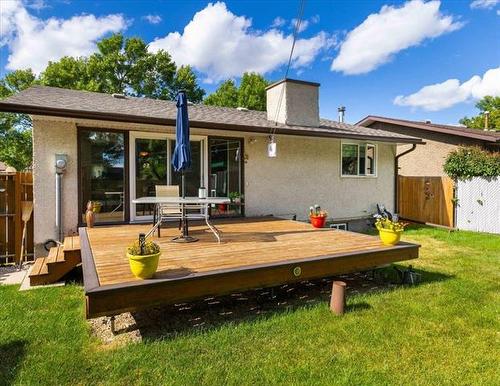 66 Hawkins Cr, Winnipeg, MB - Outdoor With Deck Patio Veranda