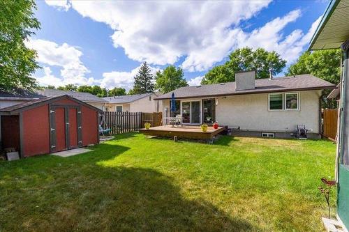 66 Hawkins Cr, Winnipeg, MB - Outdoor With Exterior