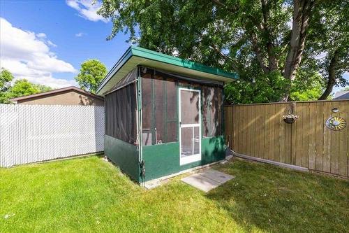66 Hawkins Cr, Winnipeg, MB - Outdoor