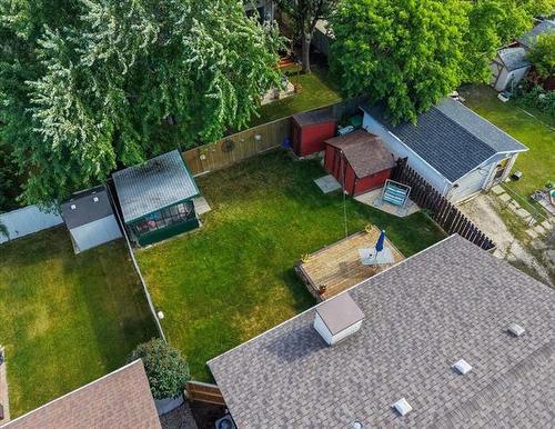 66 Hawkins Cr, Winnipeg, MB - Outdoor