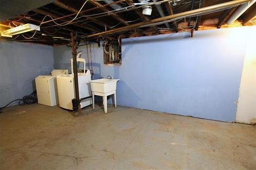 210 Ferndale Ave, Winnipeg, MB - Indoor Photo Showing Basement
