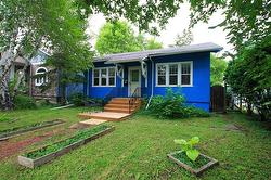 210 Ferndale AVE  Winnipeg, MB R2H 1V5