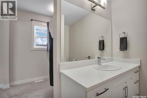 643 Evergreen Boulevard, Saskatoon, SK - Indoor Photo Showing Bathroom
