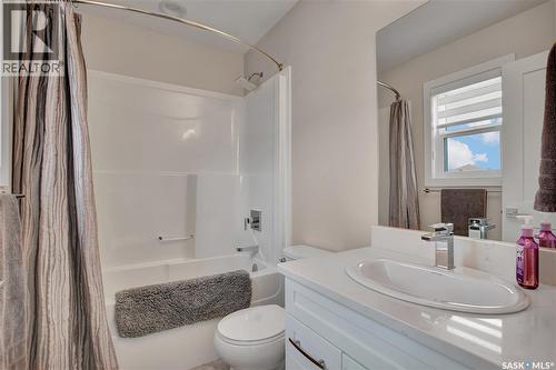 643 Evergreen Boulevard, Saskatoon, SK - Indoor Photo Showing Bathroom