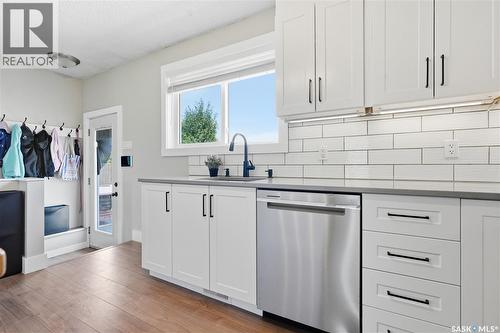 122 Montreal Avenue S, Saskatoon, SK - Indoor Photo Showing Kitchen