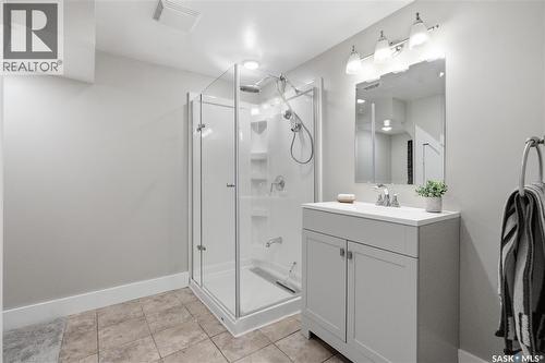 122 Montreal Avenue S, Saskatoon, SK - Indoor Photo Showing Bathroom