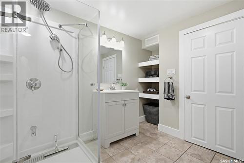 122 Montreal Avenue S, Saskatoon, SK - Indoor Photo Showing Bathroom