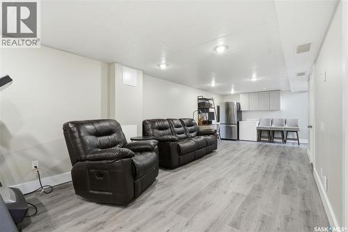 122 Montreal Avenue S, Saskatoon, SK - Indoor