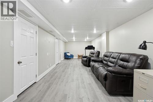 122 Montreal Avenue S, Saskatoon, SK - Indoor