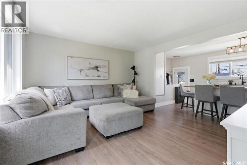 122 Montreal Avenue S, Saskatoon, SK - Indoor Photo Showing Living Room
