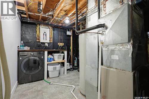 122 Montreal Avenue S, Saskatoon, SK - Indoor Photo Showing Laundry Room