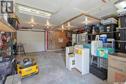 122 Montreal Avenue S, Saskatoon, SK - Indoor Photo Showing Garage