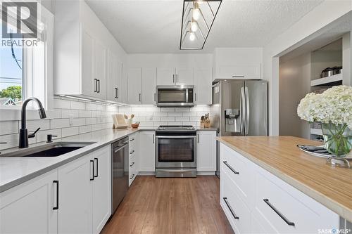 122 Montreal Avenue S, Saskatoon, SK - Indoor Photo Showing Kitchen With Stainless Steel Kitchen With Upgraded Kitchen