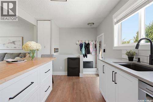 122 Montreal Avenue S, Saskatoon, SK - Indoor Photo Showing Kitchen