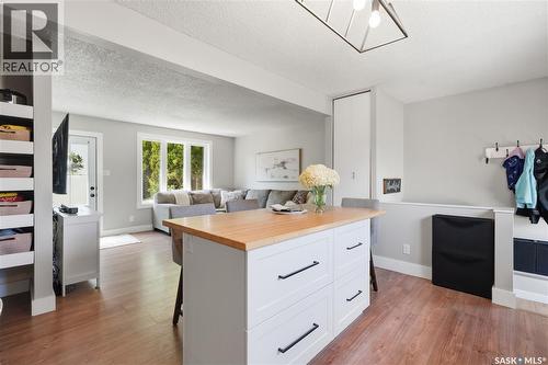 122 Montreal Avenue S, Saskatoon, SK - Indoor