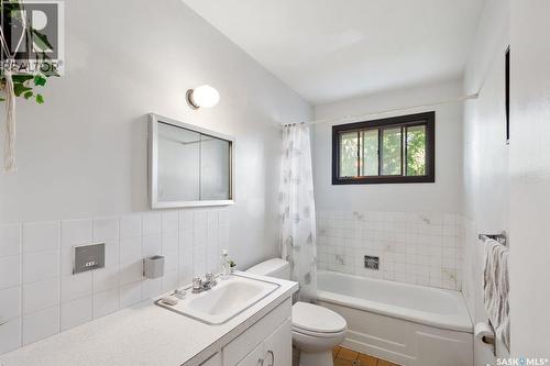 2709 Ferguson Avenue, Saskatoon, SK - Indoor Photo Showing Bathroom