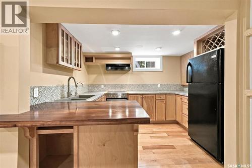 617 7Th Avenue N, Saskatoon, SK - Indoor Photo Showing Kitchen With Double Sink