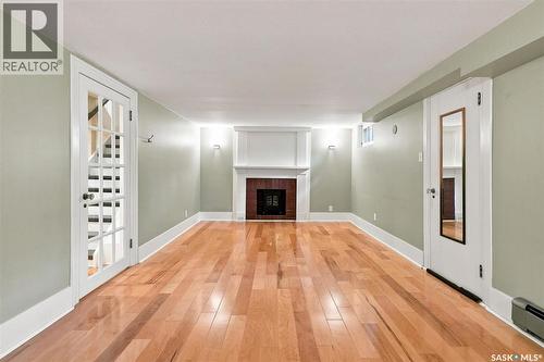 617 7Th Avenue N, Saskatoon, SK - Indoor Photo Showing Living Room With Fireplace