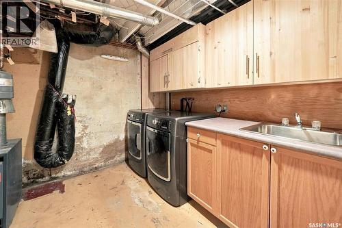617 7Th Avenue N, Saskatoon, SK - Indoor Photo Showing Laundry Room