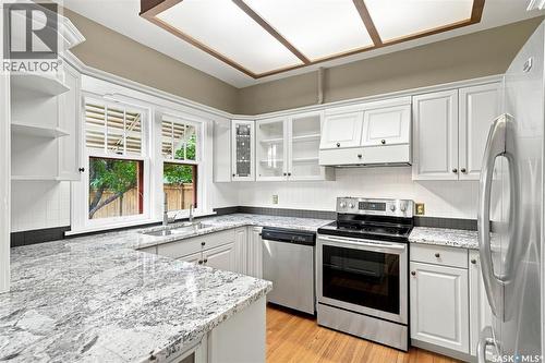 617 7Th Avenue N, Saskatoon, SK - Indoor Photo Showing Kitchen