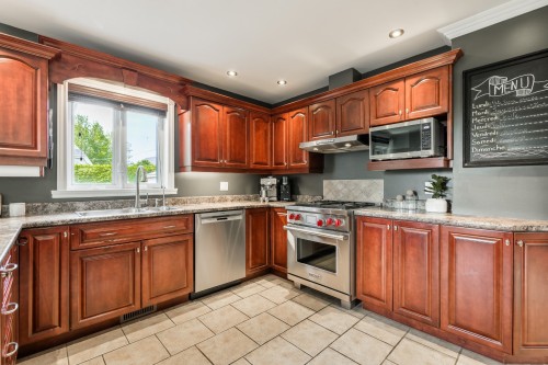 Cuisine - 1 Rue Dozois, Candiac, QC - Indoor Photo Showing Kitchen With Double Sink