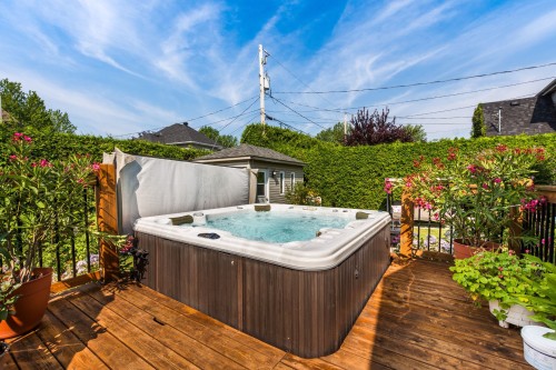 Spa - 1 Rue Dozois, Candiac, QC - Outdoor