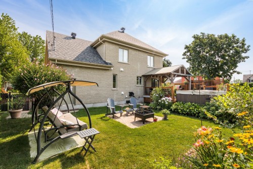 Cour - 1 Rue Dozois, Candiac, QC - Outdoor