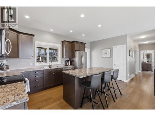 2109 Doubletree Crescent, Kamloops, BC - Indoor Photo Showing Kitchen With Double Sink With Upgraded Kitchen
