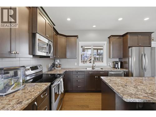 2109 Doubletree Crescent, Kamloops, BC - Indoor Photo Showing Kitchen With Double Sink With Upgraded Kitchen